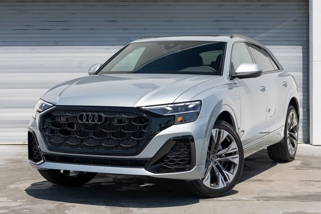 2025 Audi Q8 55 Premium Plus photo 3