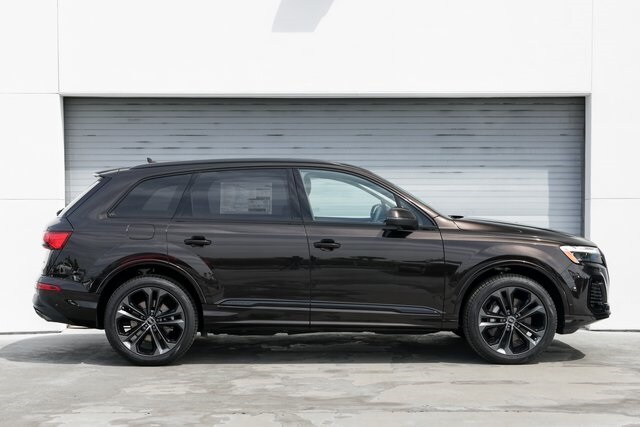 2025 Audi Q7 55 Premium Plus photo 4