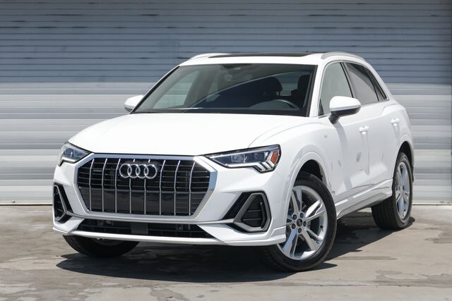 2024 Audi Q3 S line Premium photo 3