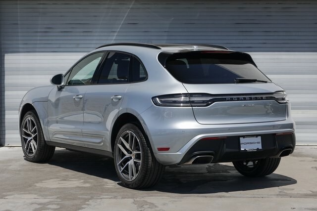2025 Porsche Macan T photo 2