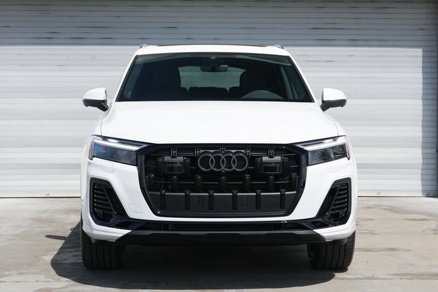 2025 Audi Q7 55 Premium Plus photo 2