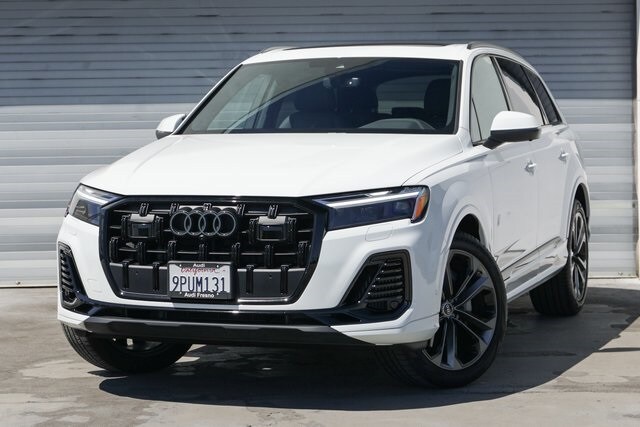 2025 Audi Q7 55 Premium Plus photo 3