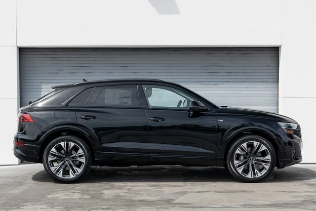 2025 Audi Q8 55 Premium Plus photo 2