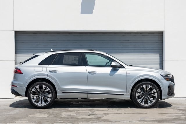 2025 Audi Q8 55 Premium Plus photo 4