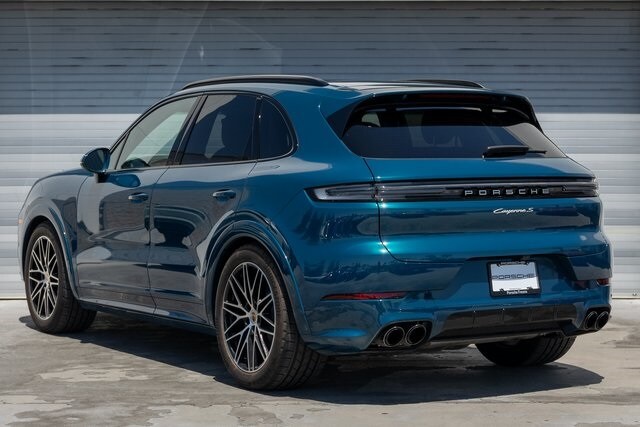 2024 Porsche Cayenne S photo 3