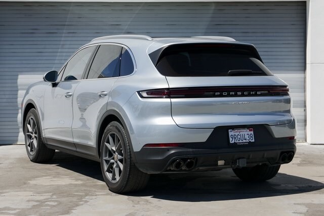 2024 Porsche Cayenne photo 2