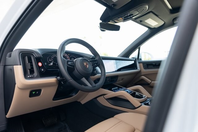 2025 Porsche Cayenne photo 4