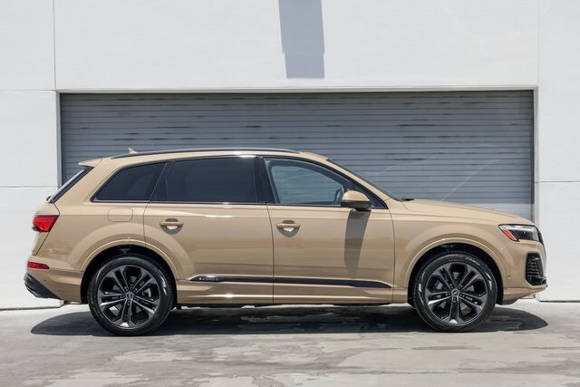 2025 Audi Q7 55 Premium Plus photo 4