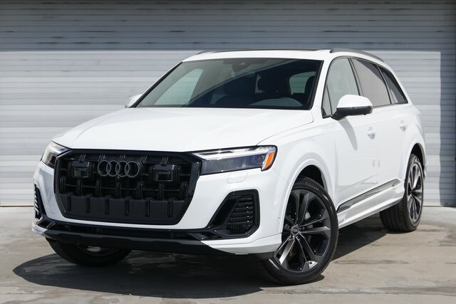 2025 Audi Q7 55 Premium Plus photo 3