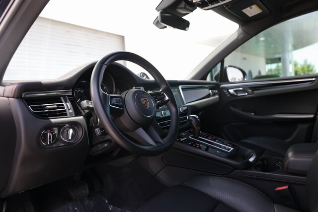 2023 Porsche Macan T photo 4