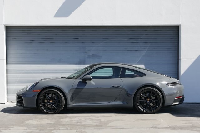2025 Porsche 911 photo 2