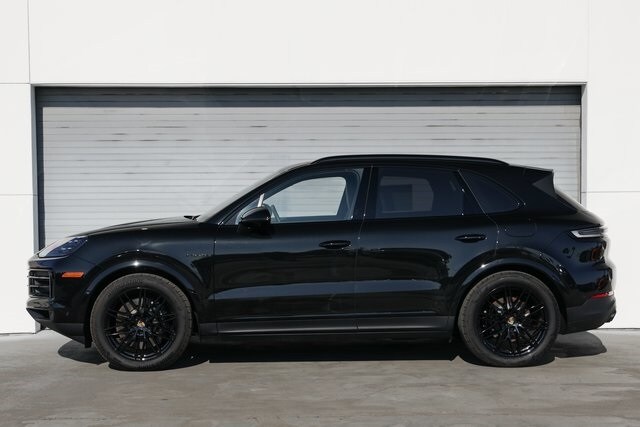 Used 2024 Porsche Cayenne E-Hybrid with VIN WP1AE2AY5RDA29911 for sale in Fresno, CA