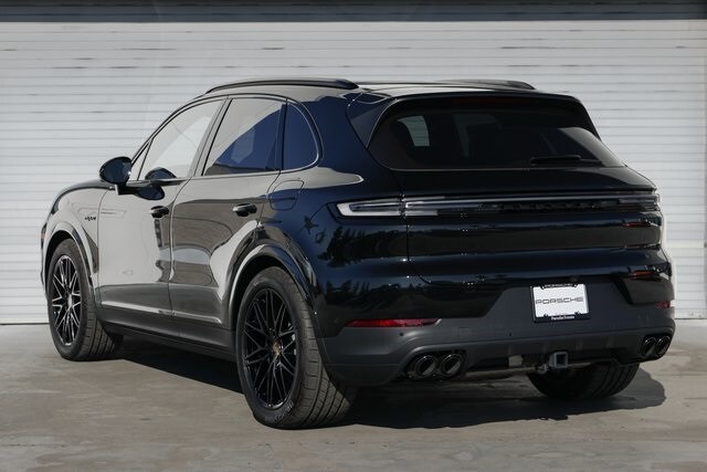 2024 Porsche Cayenne E-Hybrid photo 3