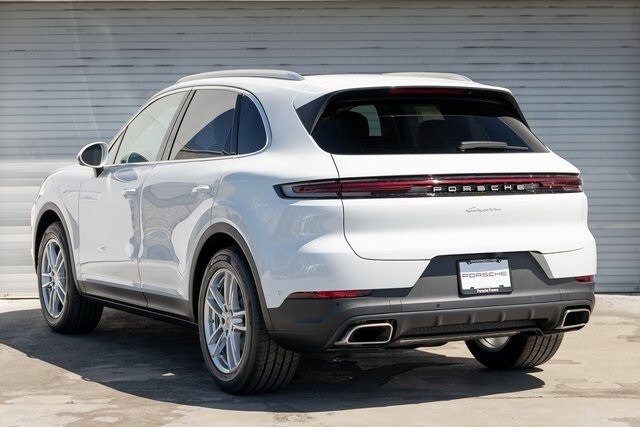 2025 Porsche Cayenne photo 3