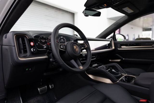 2024 Porsche Cayenne Coupe S photo 4