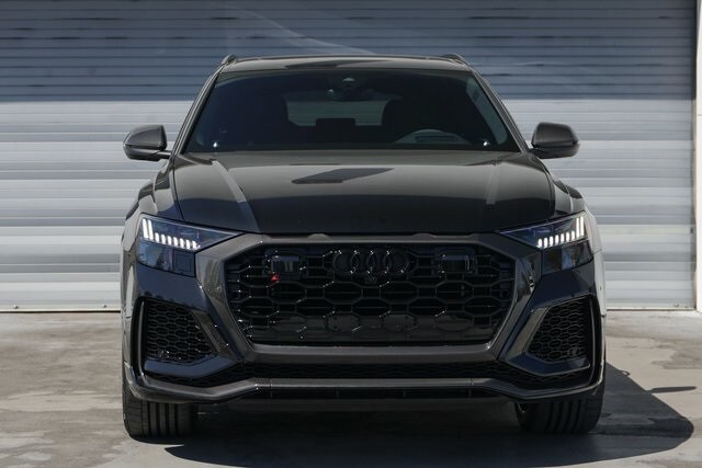 2024 Audi RS Q8 photo 2