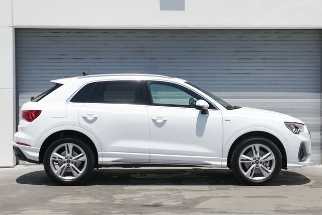 2024 Audi Q3 S line Premium photo 4