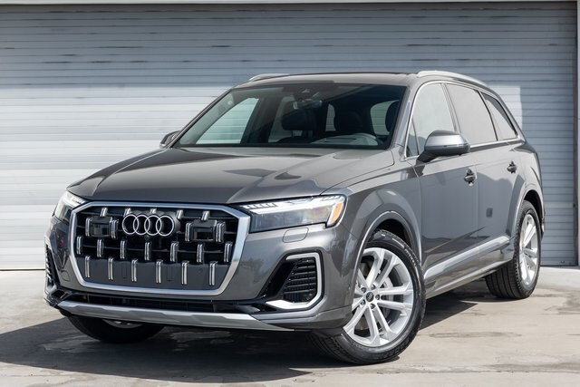 2025 Audi Q7 55 Prestige photo 3