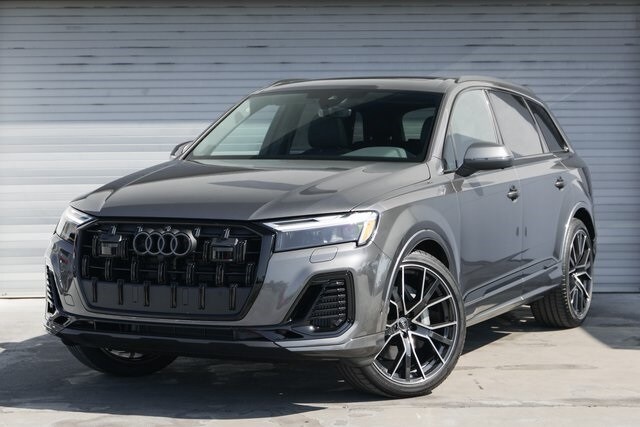 2025 Audi Q7 55 Premium Plus photo 3