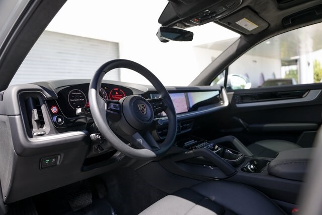 2024 Porsche Cayenne photo 3