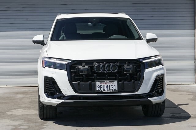 2025 Audi Q7 55 Premium Plus photo 2