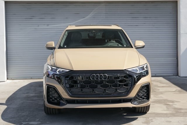 2024 Audi Q8 55 Prestige photo 2