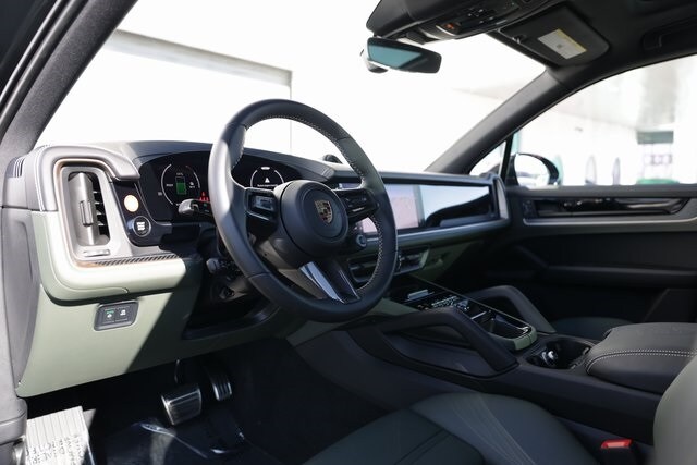 2024 Porsche Cayenne E-Hybrid photo 4