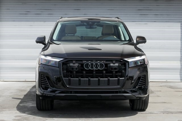 2025 Audi Q7 55 Premium Plus photo 2
