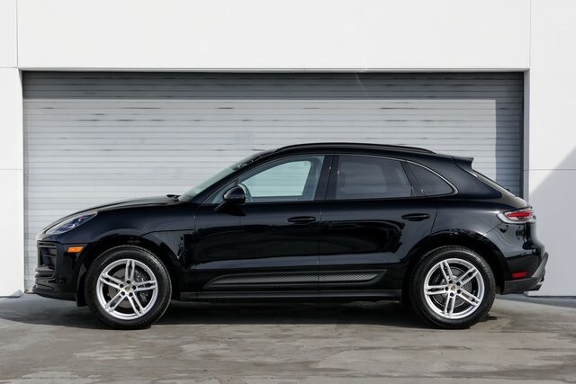 2024 Porsche Macan photo 2