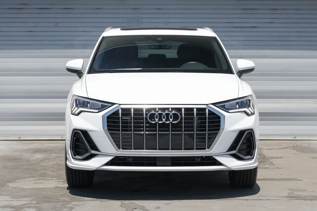 2024 Audi Q3 S line Premium photo 2