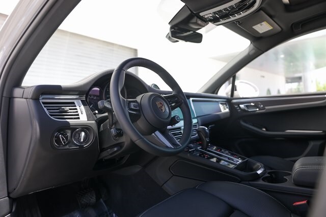 2025 Porsche Macan GTS photo 4