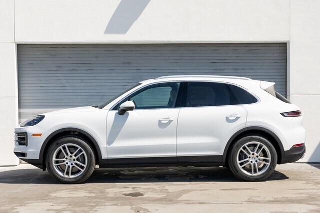 2025 Porsche Cayenne photo 2