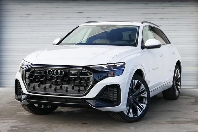 2025 Audi Q8 55 Premium Plus photo 3