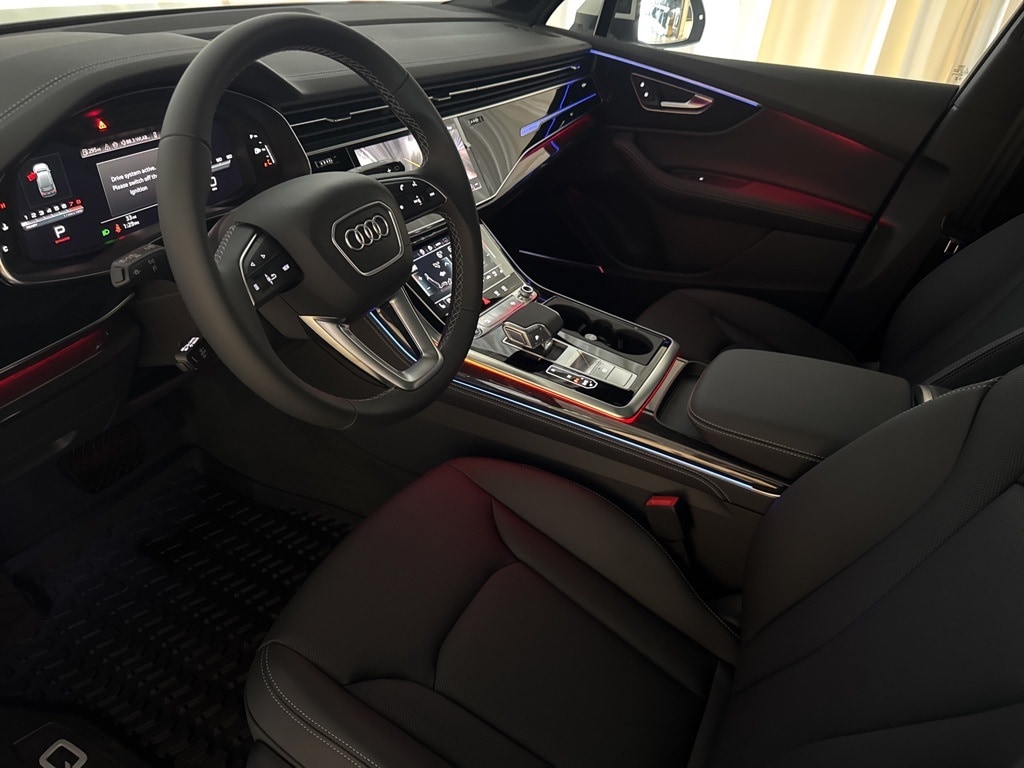 2025 Audi Q7 55 Premium Plus photo 3