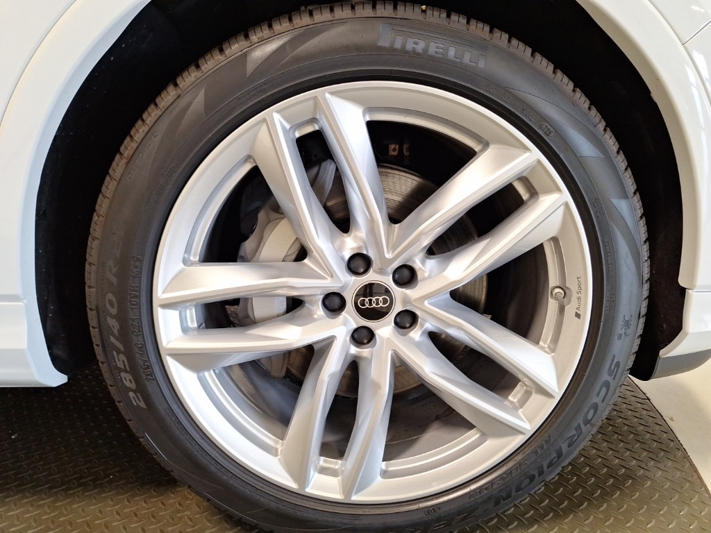 2025 Audi Q7 55 Premium Plus photo 2