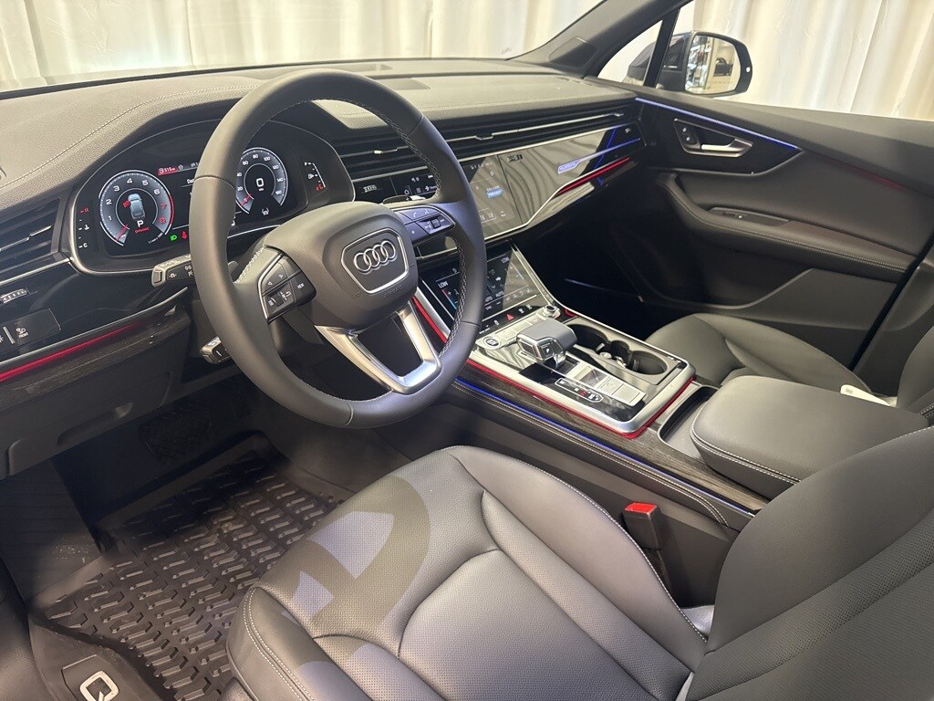2025 Audi Q7 55 Premium Plus photo 3