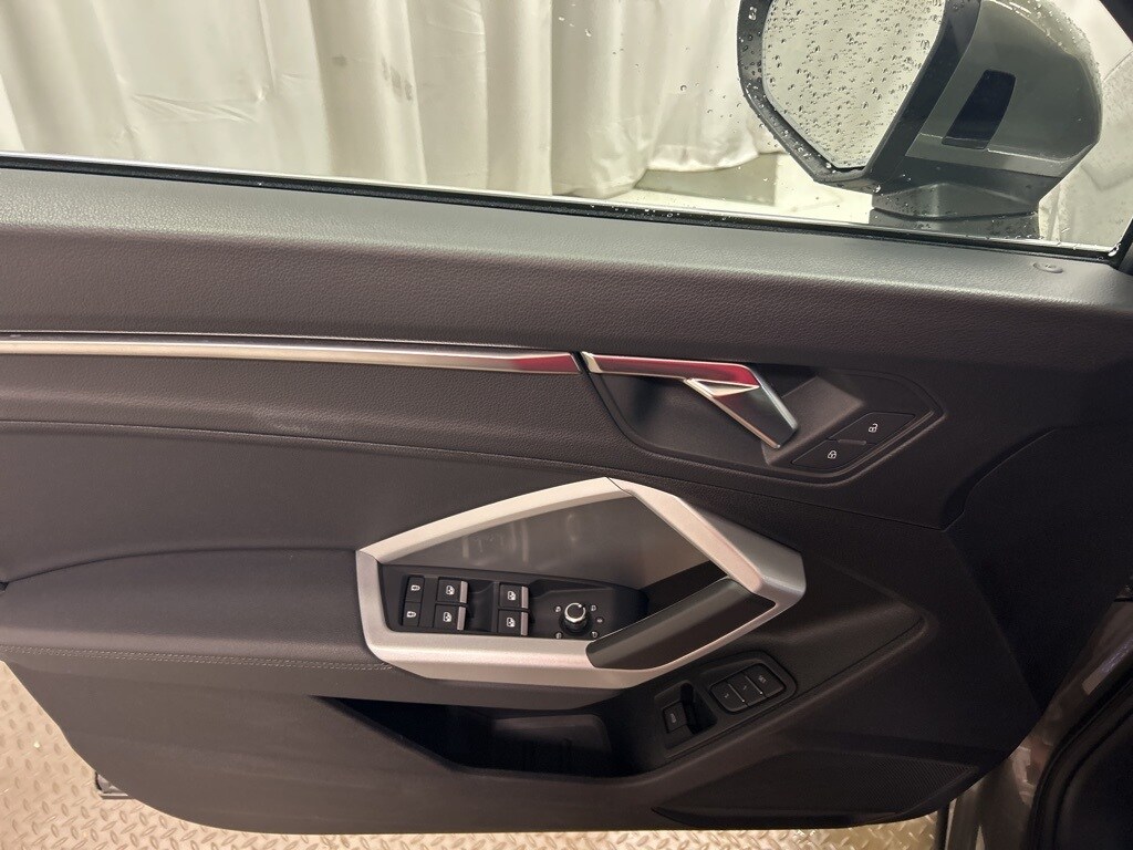 2024 Audi Q3 45 TFSI S line Premium photo 4