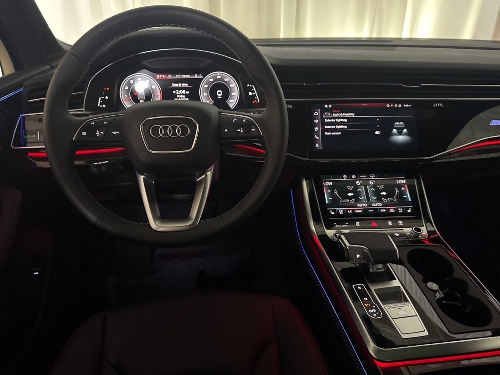 2025 Audi Q7 55 Premium Plus photo 2