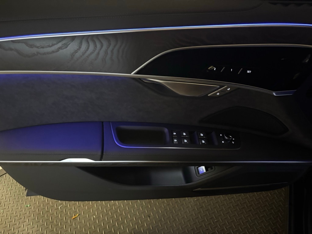 2025 Audi A8 L 55 photo 3