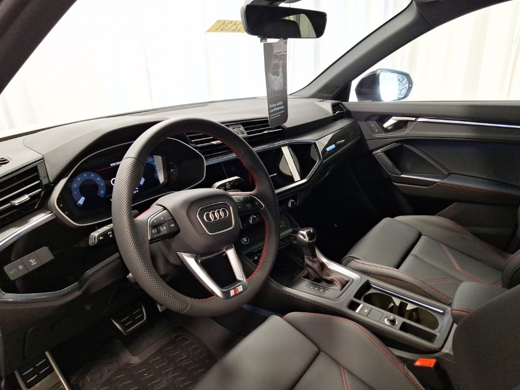 2025 Audi Q3 45 TFSI S line Premium photo 3