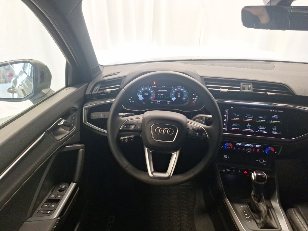 2025 Audi Q3 45 TFSI S line Premium photo 3
