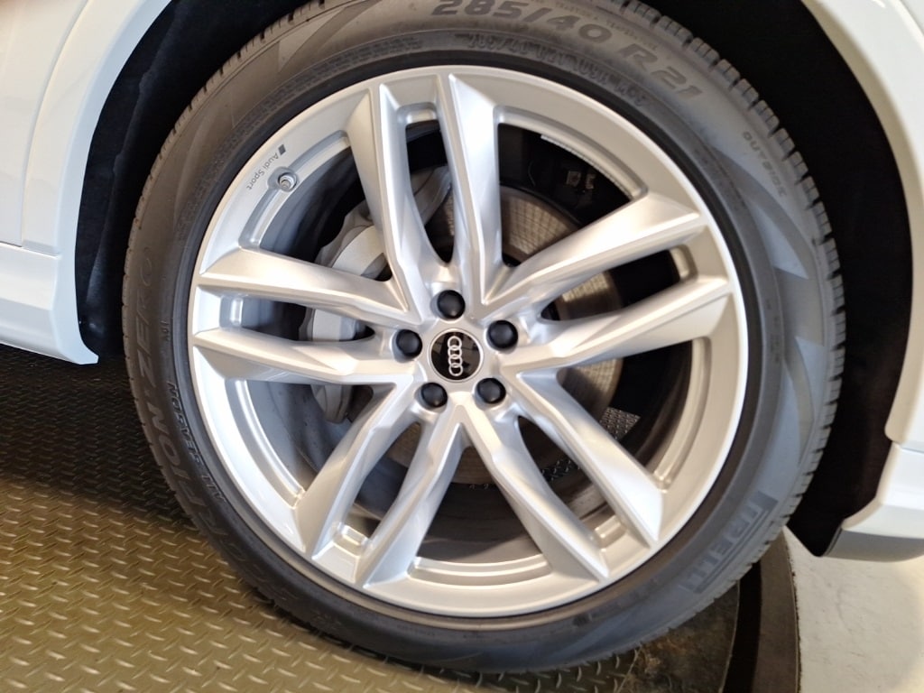 2025 Audi Q7 55 Premium Plus photo 2