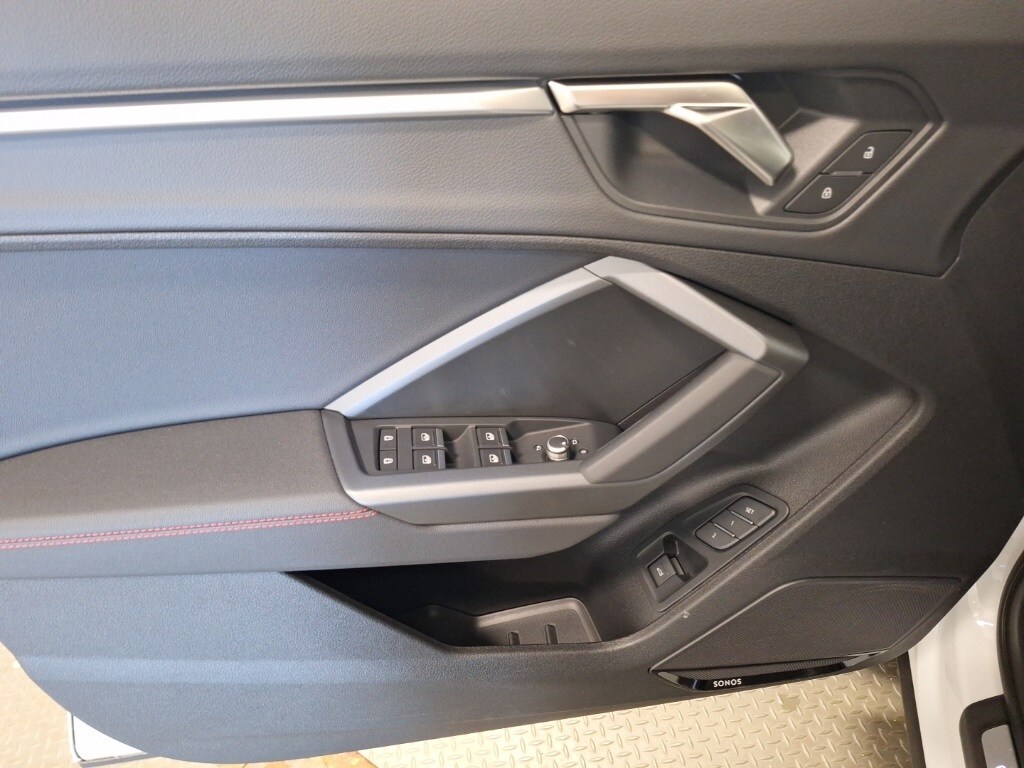 2025 Audi Q3 45 TFSI S line Premium photo 4
