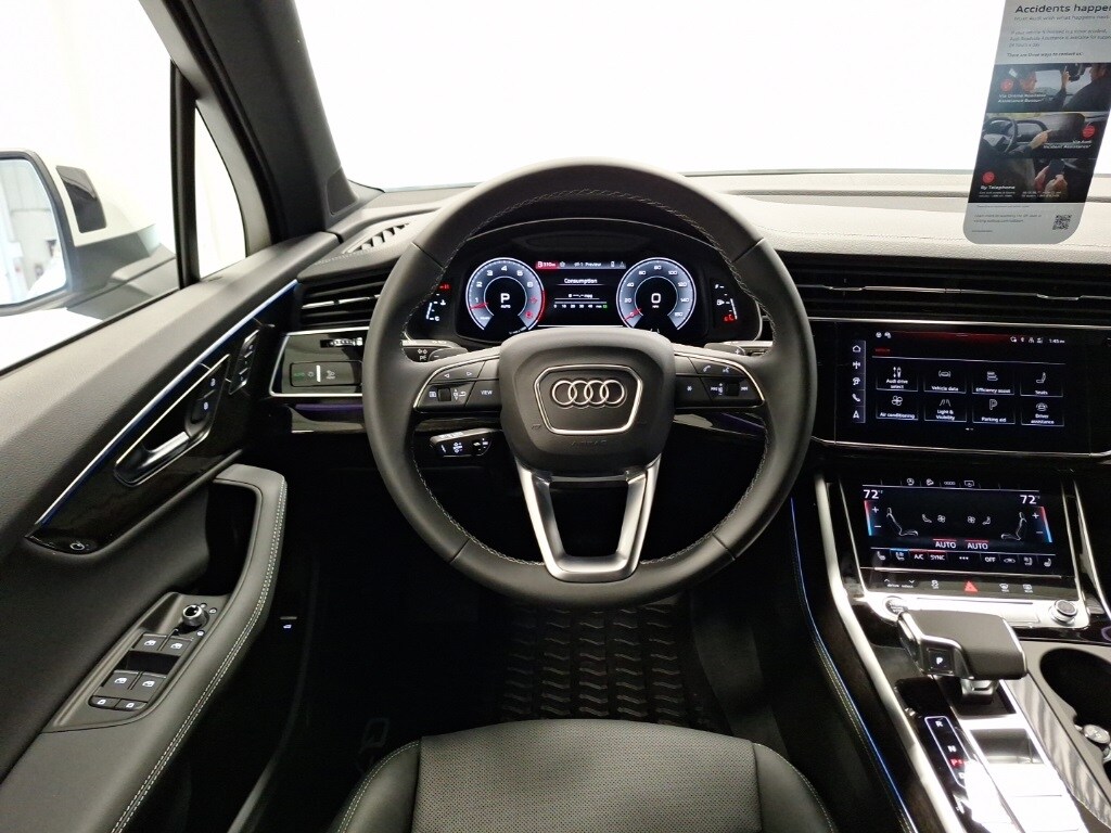 2025 Audi Q7 55 Premium Plus photo 3