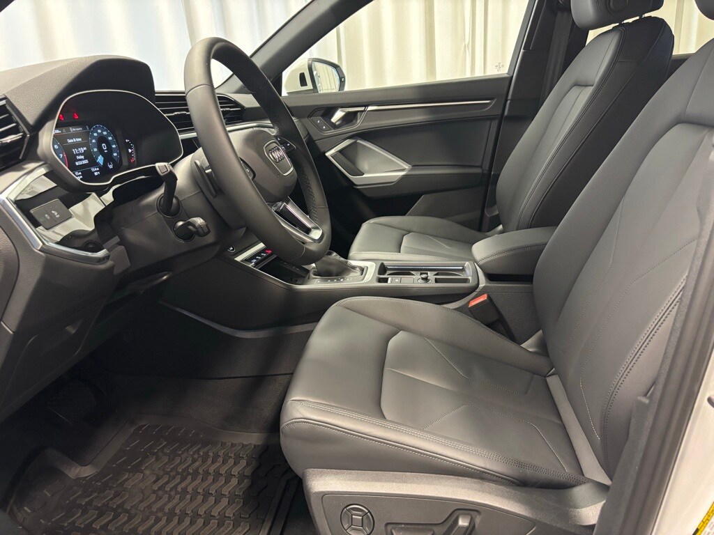 2025 Audi Q3 45 TFSI S line Premium photo 2