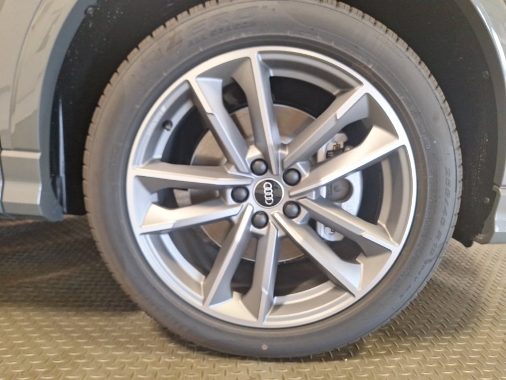 2025 Audi Q3 45 TFSI S line Premium photo 2