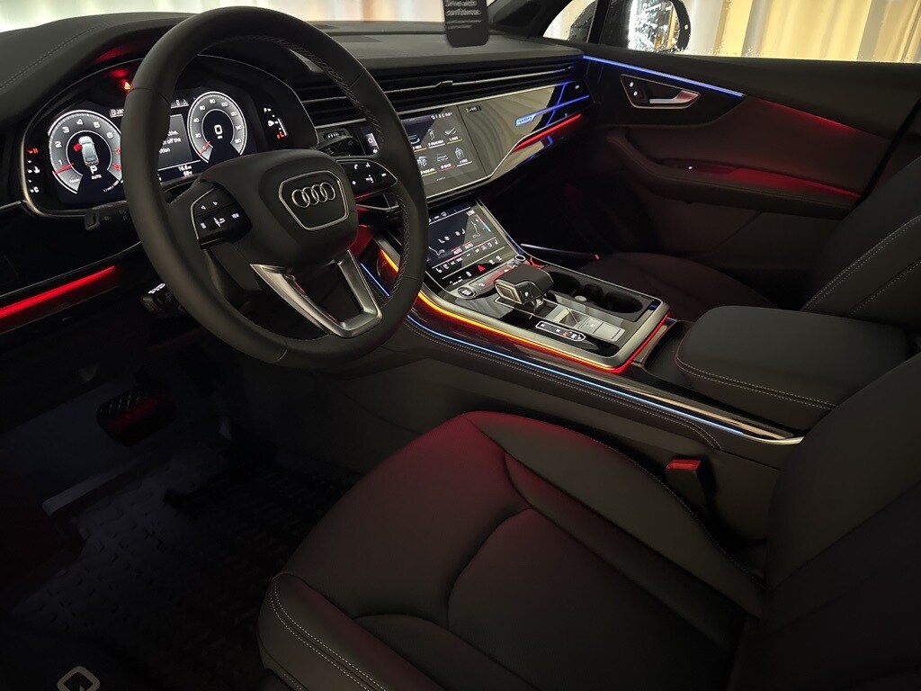 2025 Audi Q7 55 Premium Plus photo 2