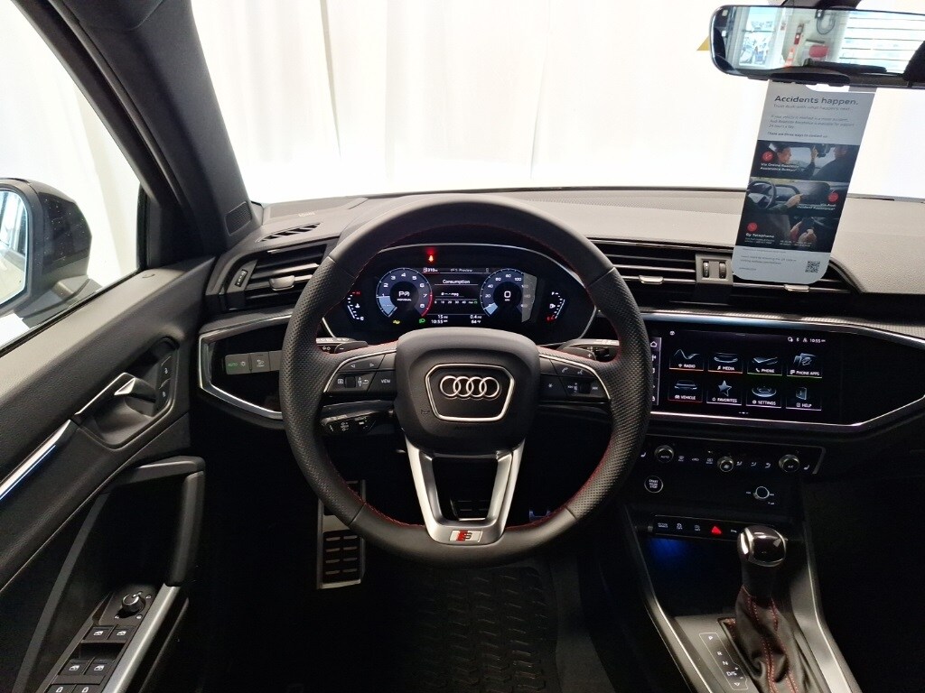 2025 Audi Q3 45 TFSI S line Premium photo 3