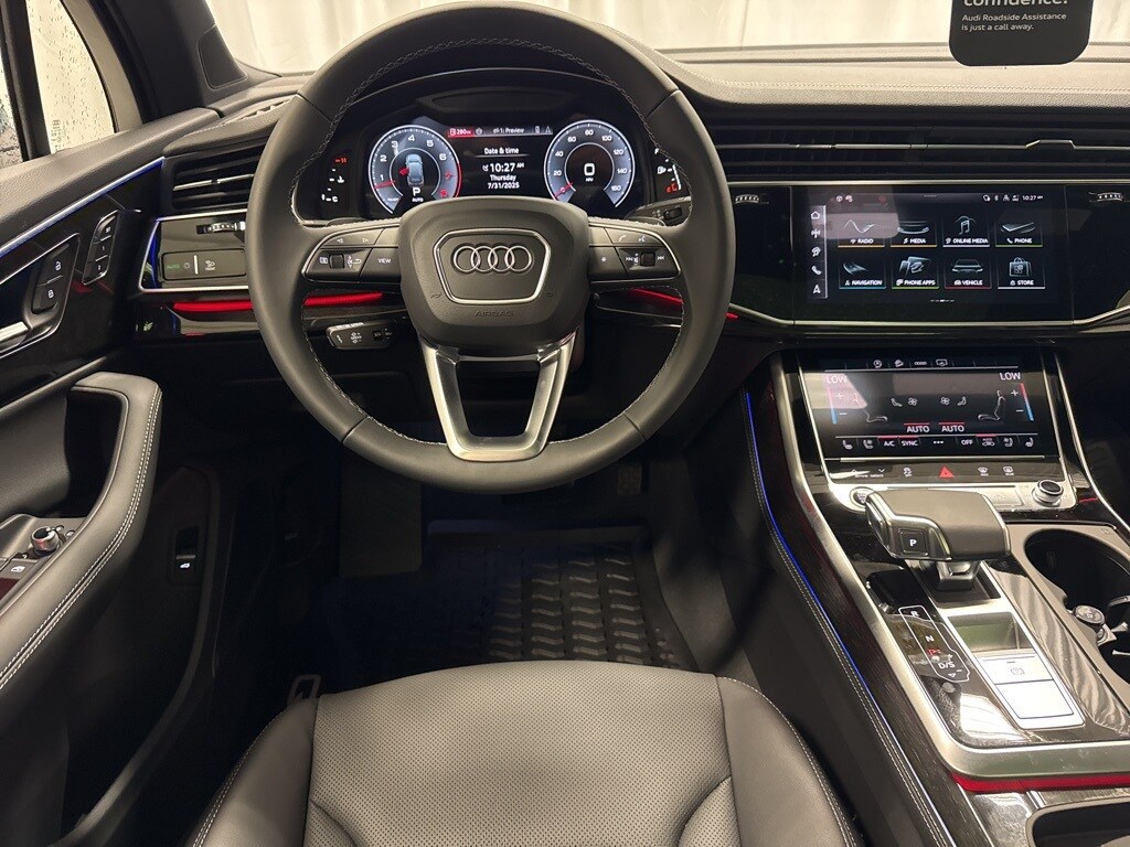 2025 Audi Q7 55 Premium Plus photo 3