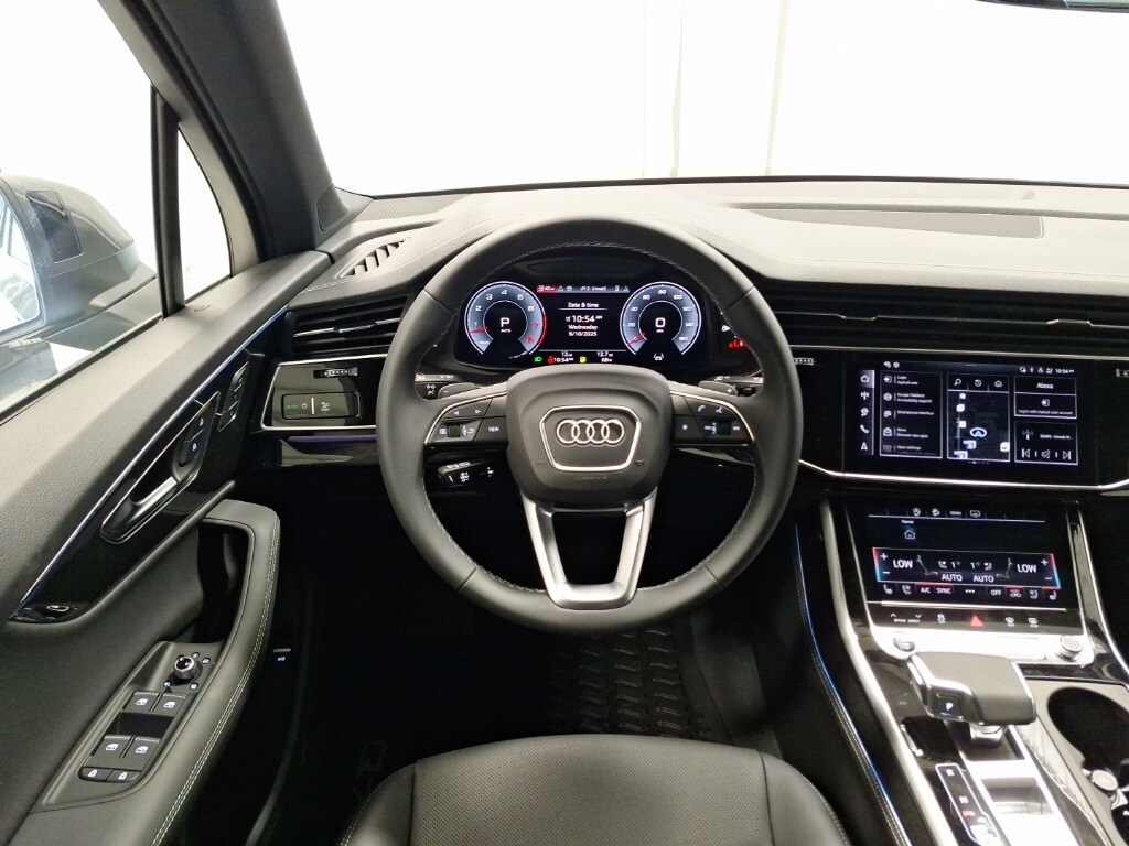 2025 Audi Q7 55 Premium Plus photo 2
